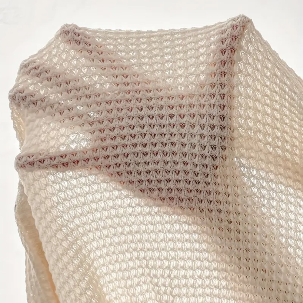 GORGEOUS Crochet Back Design Sweater - Picture 3 of 7